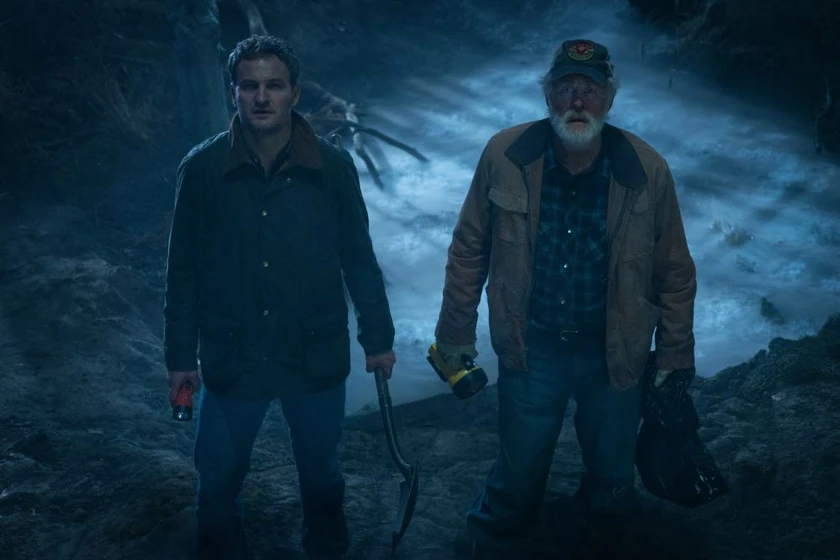 John Lithgow y Jason Clarke en cementerio-de-animales