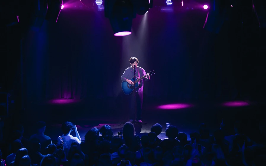 Jae Woo Yang en sigue-mi-voz