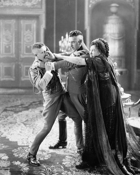 John Gilbert y Josephine Crowell en La Viuda Alegre