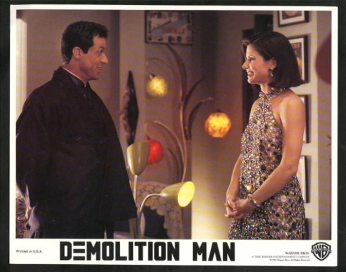 Sylvester Stallone y Sandra Bullock en demolition-man (Fotograma)