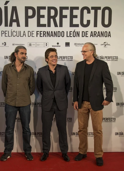 Tim Robbins, Fernando León de Aranoa y Benicio Del Toro en un-dia-perfecto-2014 (Photocall en Madrid. Agosto 2015)