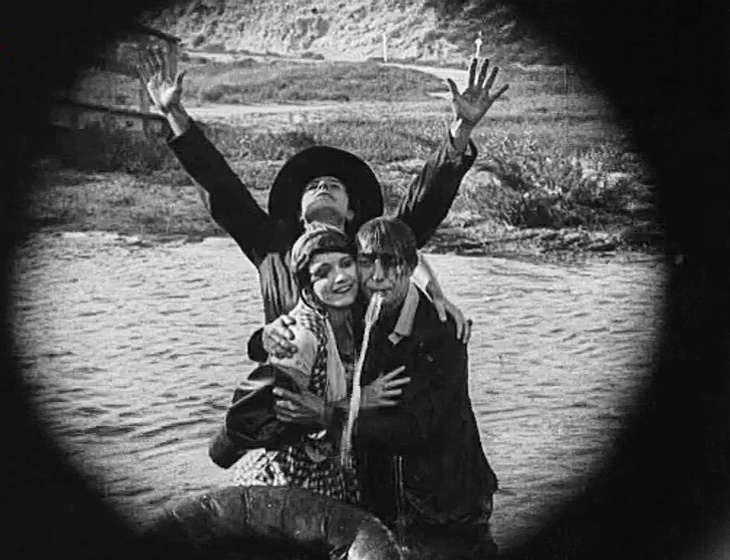 Buster Keaton y Sybil Seely en El Espantapájaros