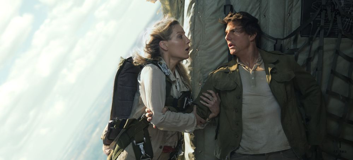 Tom Cruise y Annabelle Wallis en La Momia