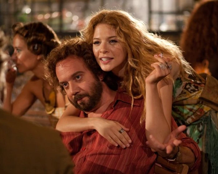 Paul Giamatti y Rachelle Lefevre en el-mundo-segun-barney