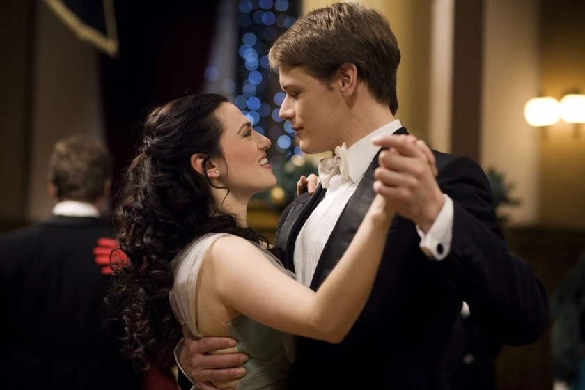 Katie McGrath y Sam Heughan en La Princesa de Castlebury Hall