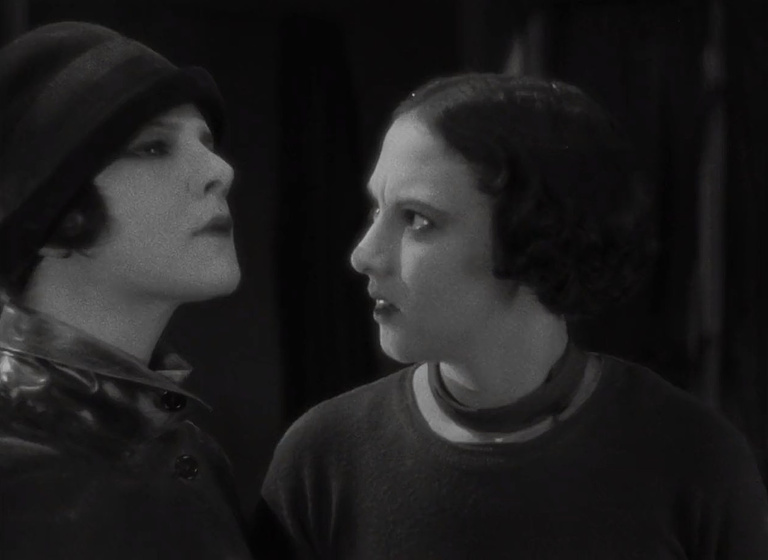 Norah Baring y Elissa Landi en Underground
