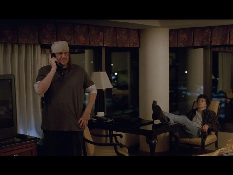 Jesse Eisenberg y Jason Segel en el-final-de-la-gira