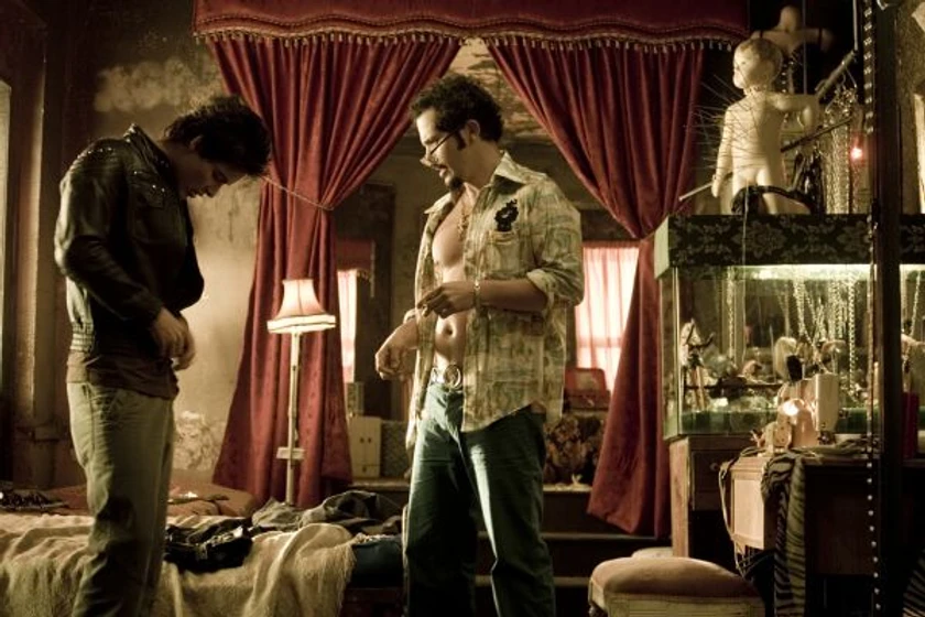 John Leguizamo y Aldemar Correa en paraiso-travel