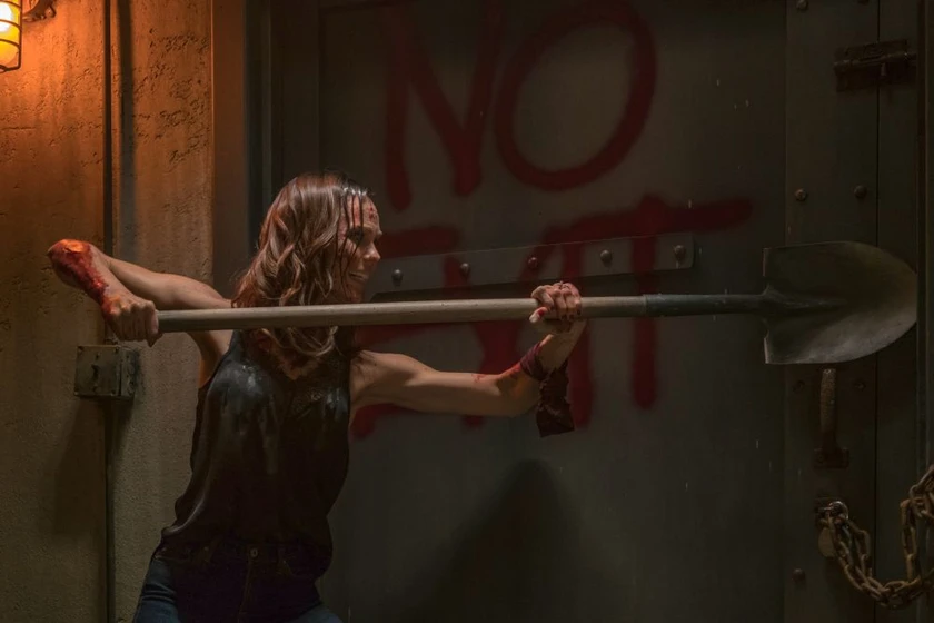 Laura Vandervoort en saw-viii