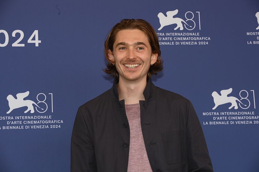 Austin Abrams en Wolfs (Festival de Venezia. Septiembre 2024)