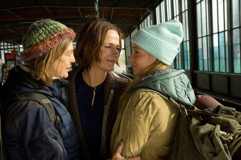 Corinna Harfouch, Claudia Michelsen y Lena Klenke en De Narices con la Vida