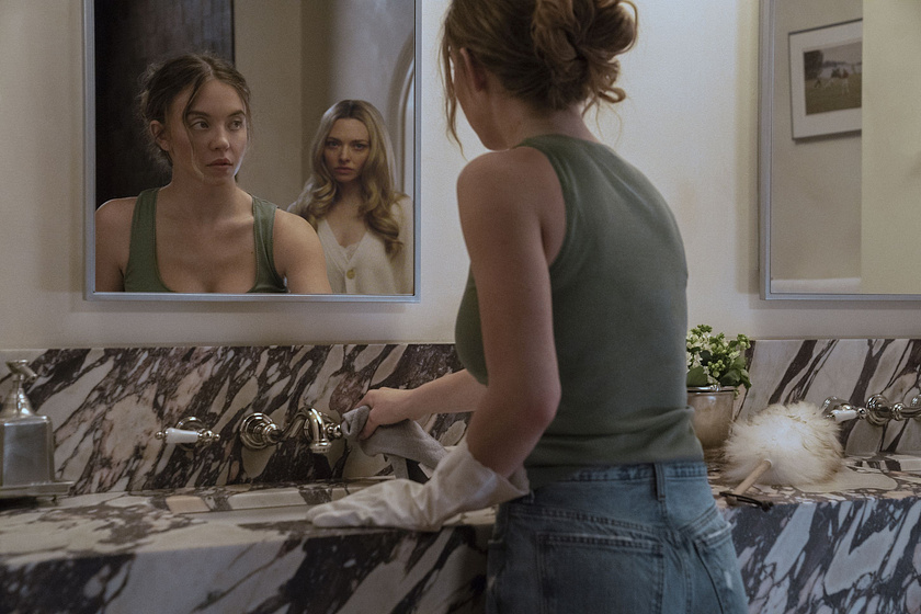 Amanda Seyfried y Sydney Sweeney en La Asistenta