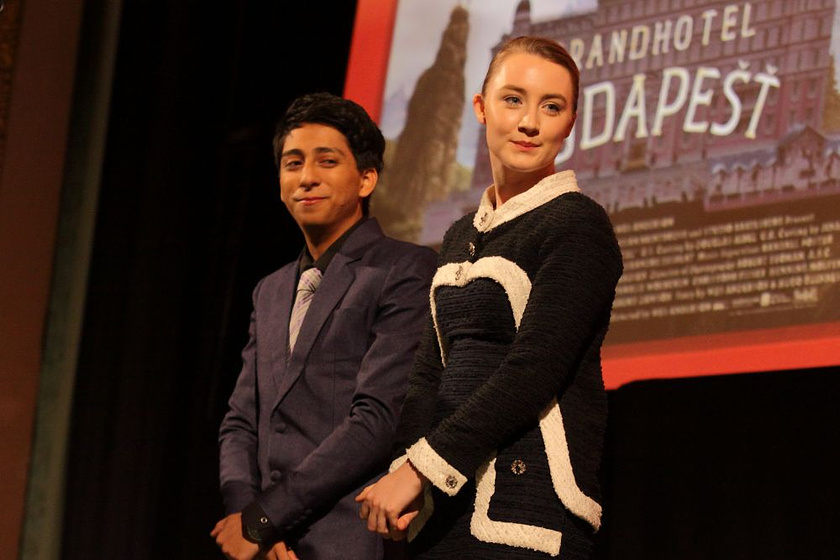 Saoirse Ronan y Tony Revolori en El Gran Hotel Budapest (Premiere en Praga. 2014)