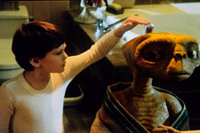 still of movie E.T., el Extraterrestre