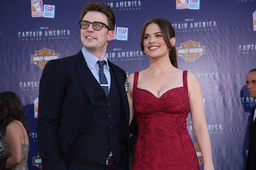 Chris Evans y Hayley Atwell en Capitán América. El primer Vengador (Worl Premiere en Los Angeles. Julio 2011)