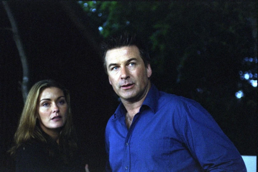 Alec Baldwin y Louise Lombard en Pasos en la Sombra