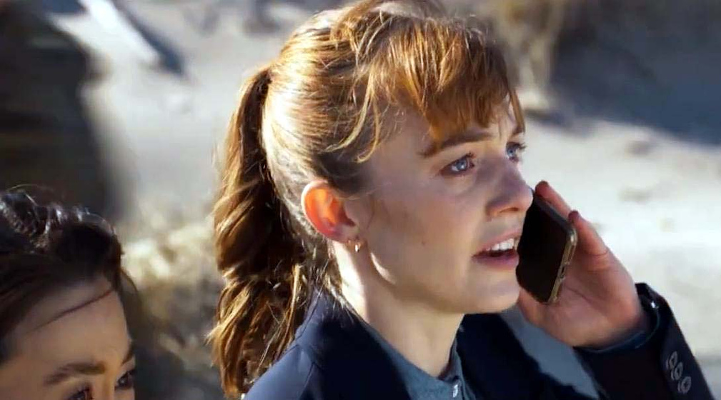 Anna Telfer en Ape vs Mecha Ape