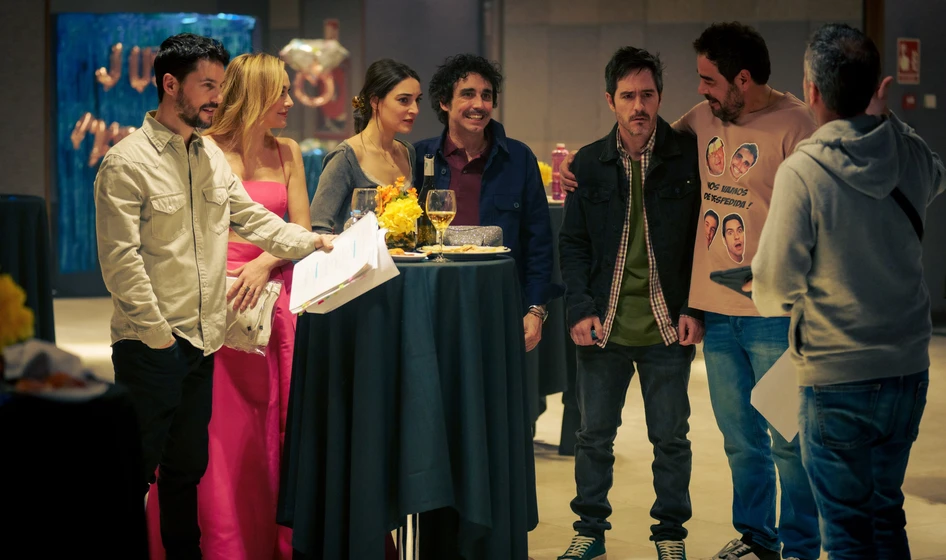 Canco Rodríguez, Alejo Sauras, Marta Hazas, Pablo Chiapella, Mauricio Ochmann y Leonor Lavado en hotel-bitcoin (Rodaje)