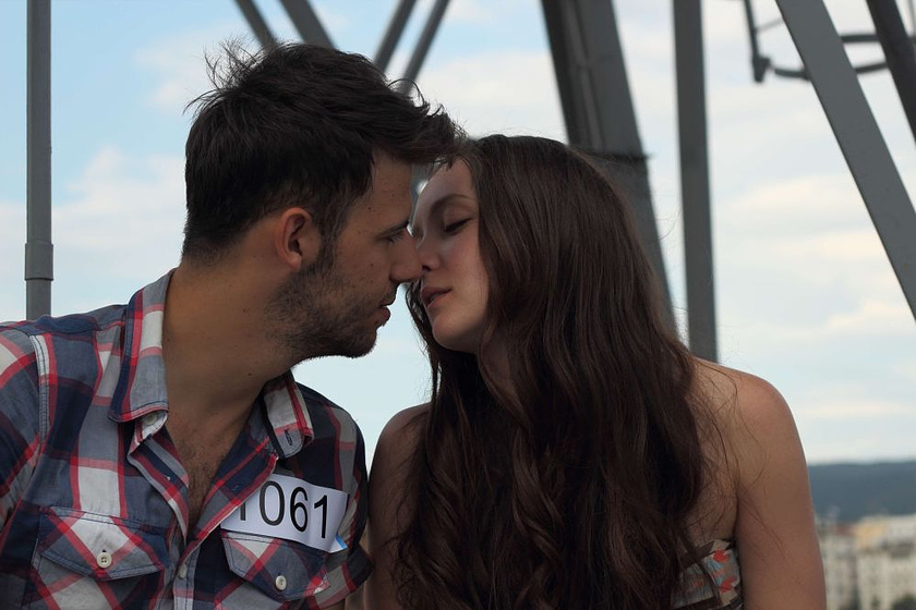 Nikos Gelia y Marissa Triandafyllidou en Cuestión de actitud