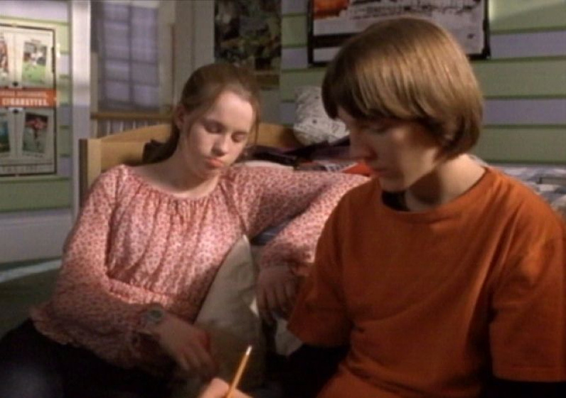 Katie Stuart [I] y Paul Dano en Demasiado Joven Para Ser Padre