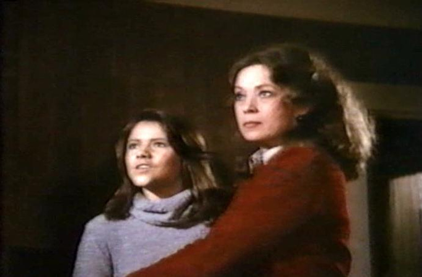 Antoinette Bower y Donna Wilkes en Melodía Sangrienta