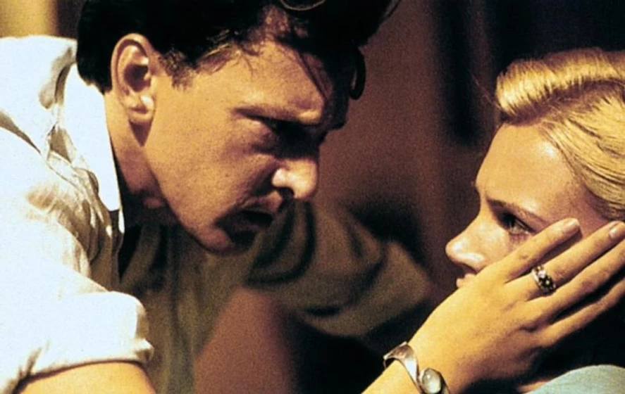 Natasha Henstridge en bela-donna