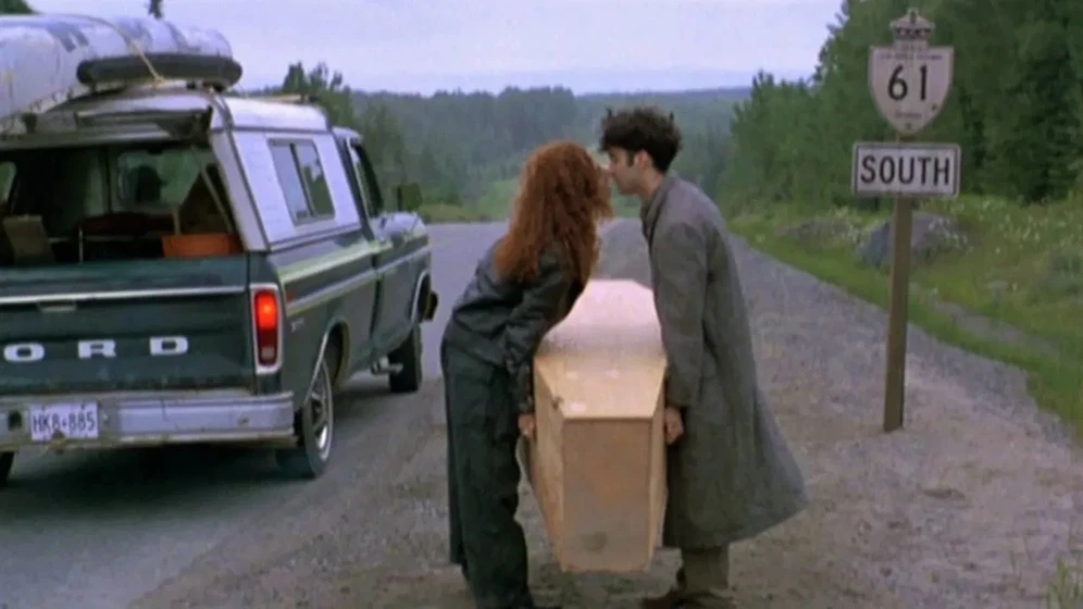 Don McKellar y Valerie Buhagiar en highway-61