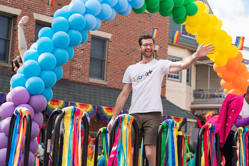 Billy Eichner en Bros. Más que Amigos