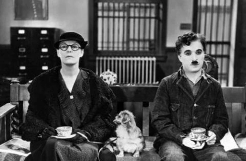 Charles Chaplin en tiempos-modernos