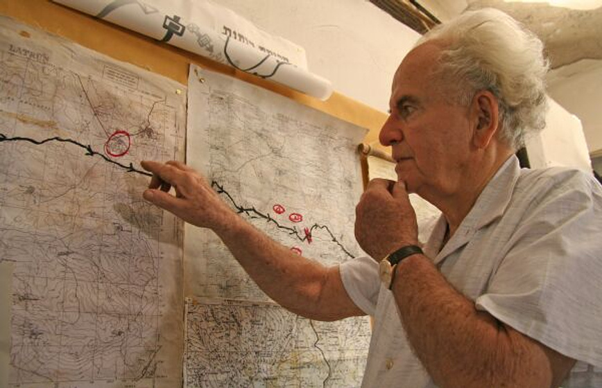 Ian Holm en Oh, Jerusalén