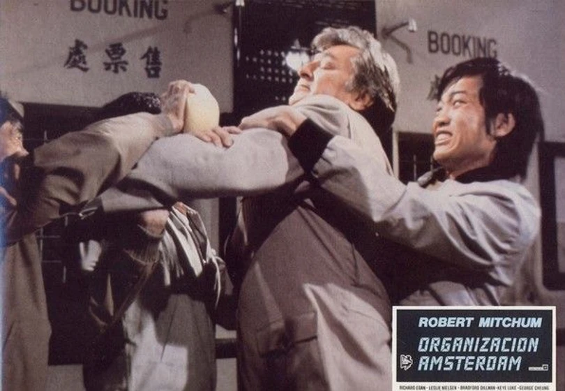 Robert Mitchum en organizacion-amsterdam (Fotograma)
