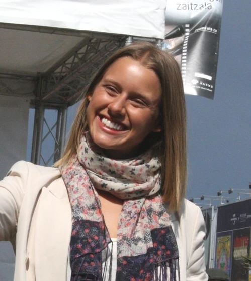Manuela Vellés en Tonto quien lo lea