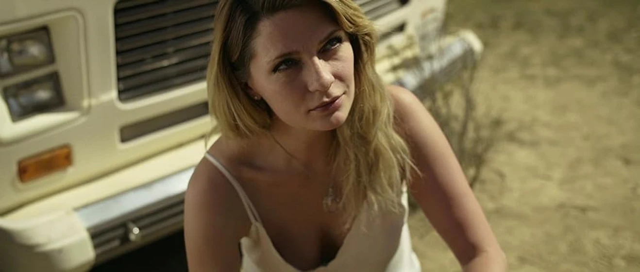 Mischa Barton en la-caravana-del-mal