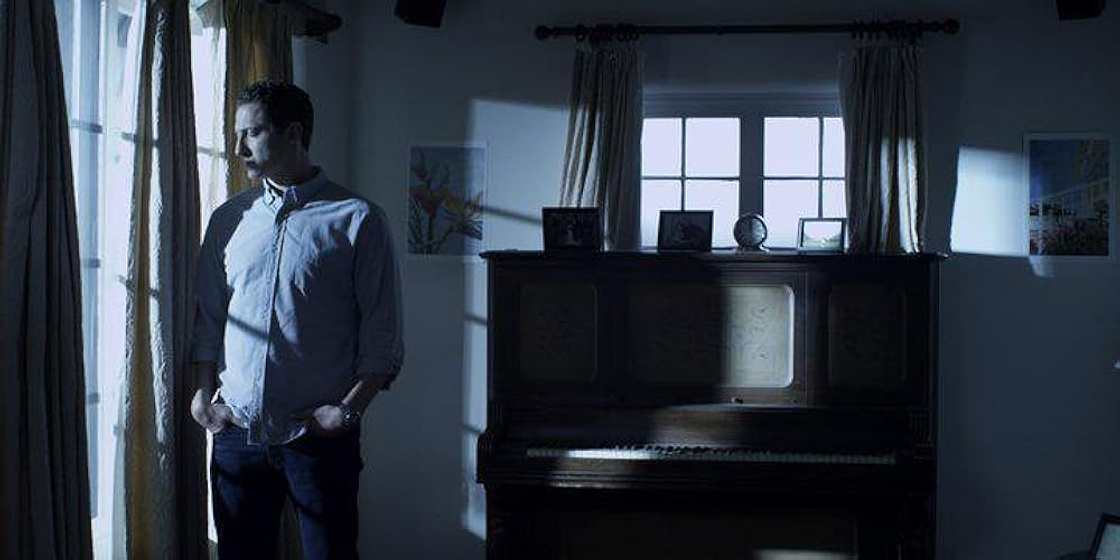 Sasha Roiz en extracted