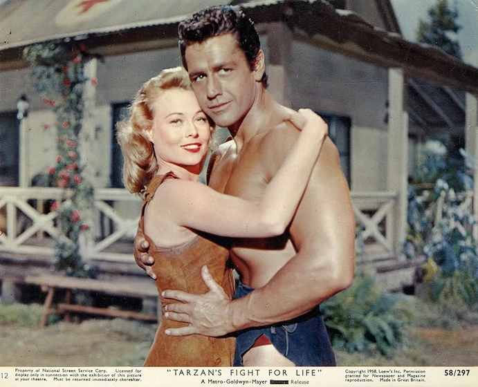 Gordon Scott [I] y Eve Brent en tarzan-lucha-por-su-vida