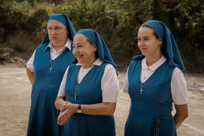 Carmen Machi, Paula Usero y Anis Doroftei en llenos-de-gracia