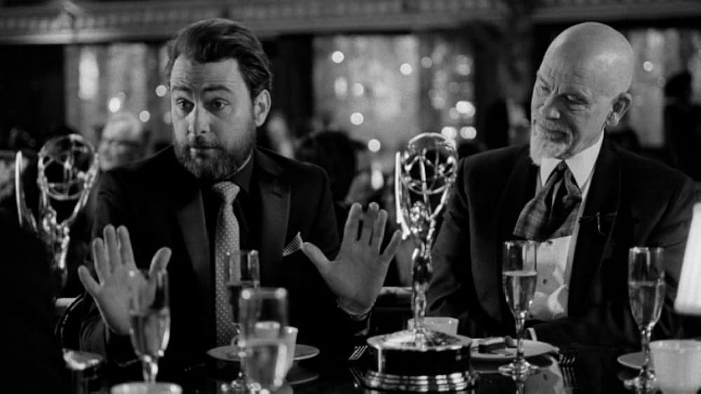 John Malkovich y Charlie Day [II] en I Love You, Daddy