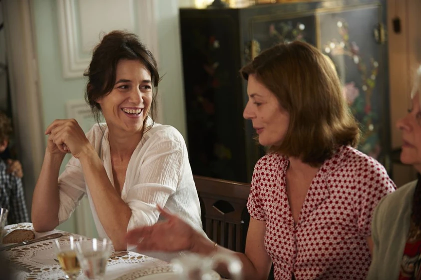 Charlotte Gainsbourg y Chiara Mastroianni en 3-corazones