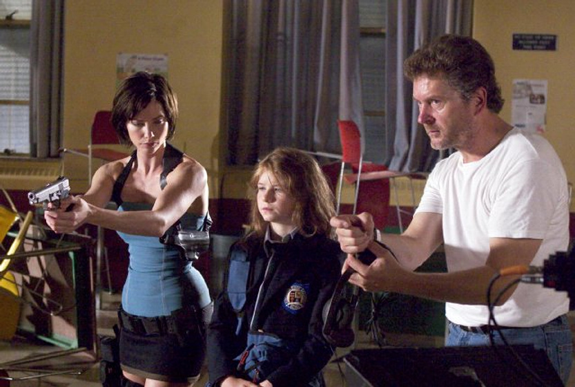 Sophie Vavasseur, Sienna Guillory y Alexander Witt en Resident Evil 2: Apocalipsis