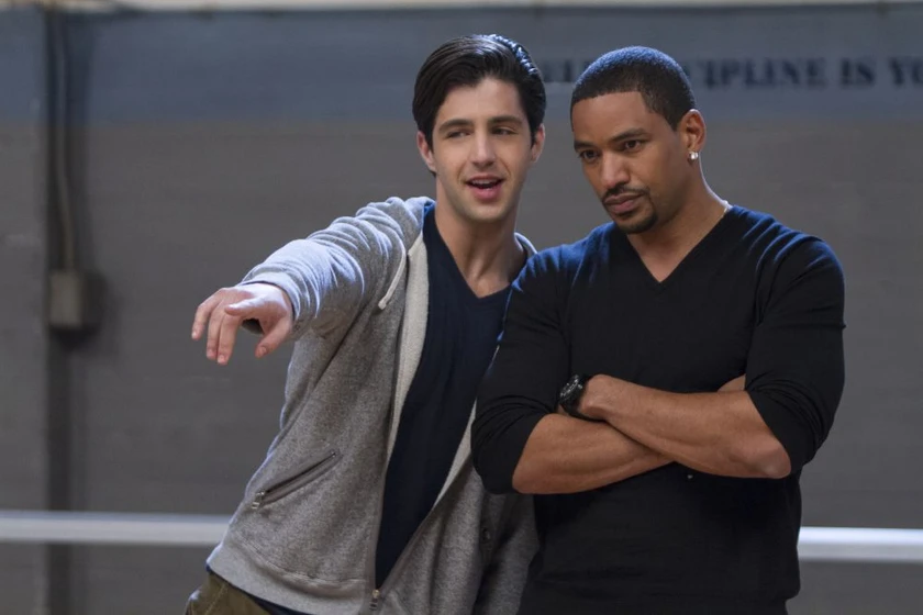 Josh Peck y Laz Alonso en la-batalla-del-ano