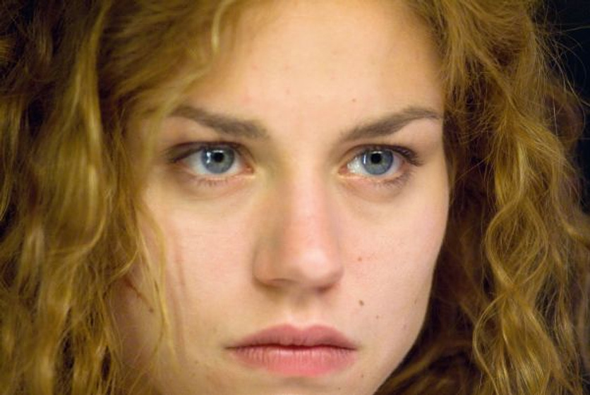 Émilie Dequenne en La Chica del Tren
