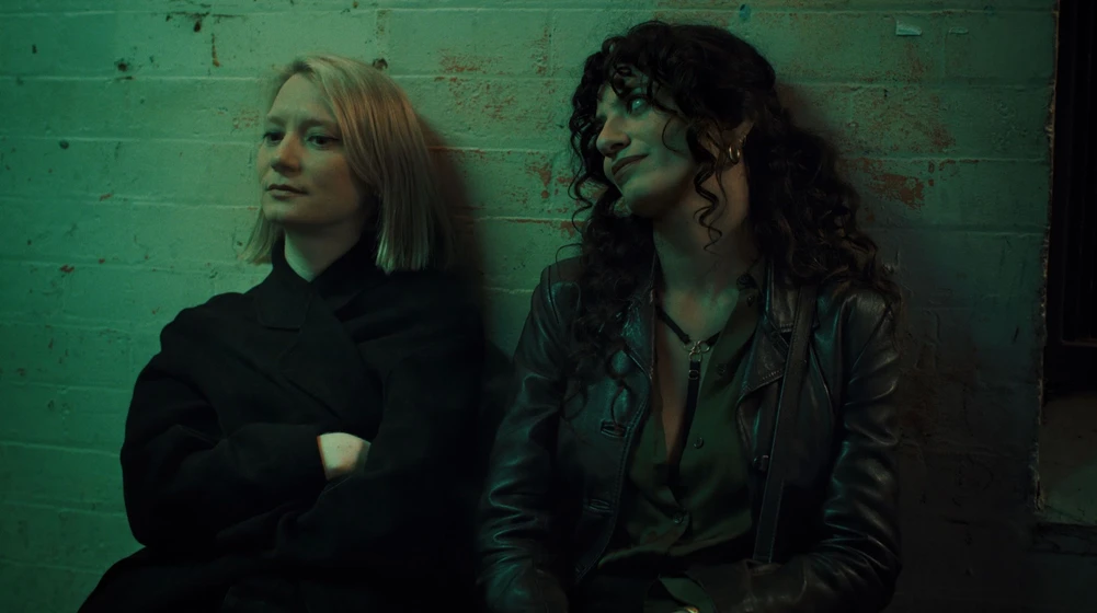 Mia Wasikowska y Mia Morrissey en agata-the-writer