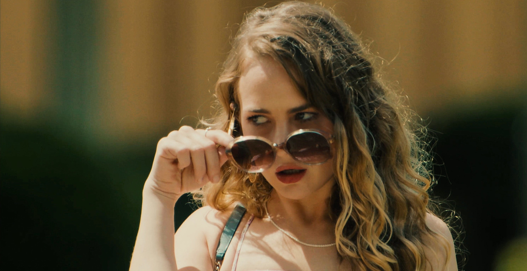 Britt Robertson en The Re-Education of Molly Singer