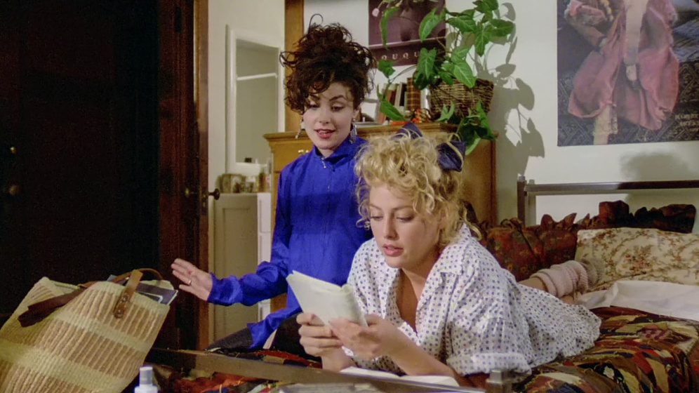 Virginia Madsen en La Universidad de los Zombies