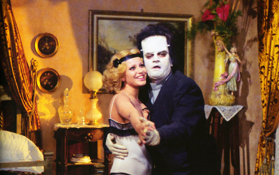Aldo Maccione y Jenny Tamburi en Frankenstein a la Italiana
