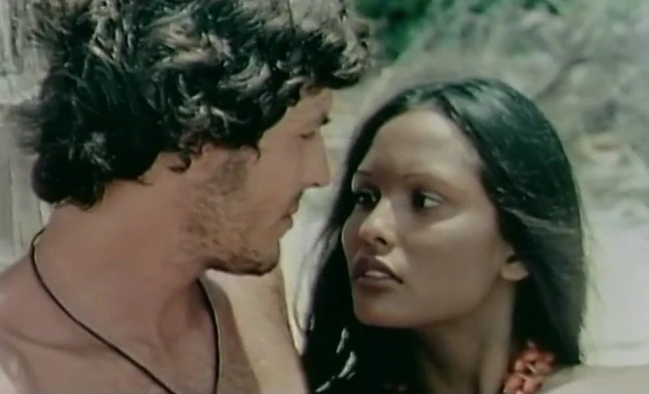 Paolo Giusti y Laura Gemser en emmanuelle-on-taboo-island