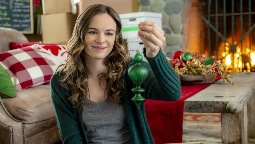 Danielle Panabaker en La Alegría de la Navidad