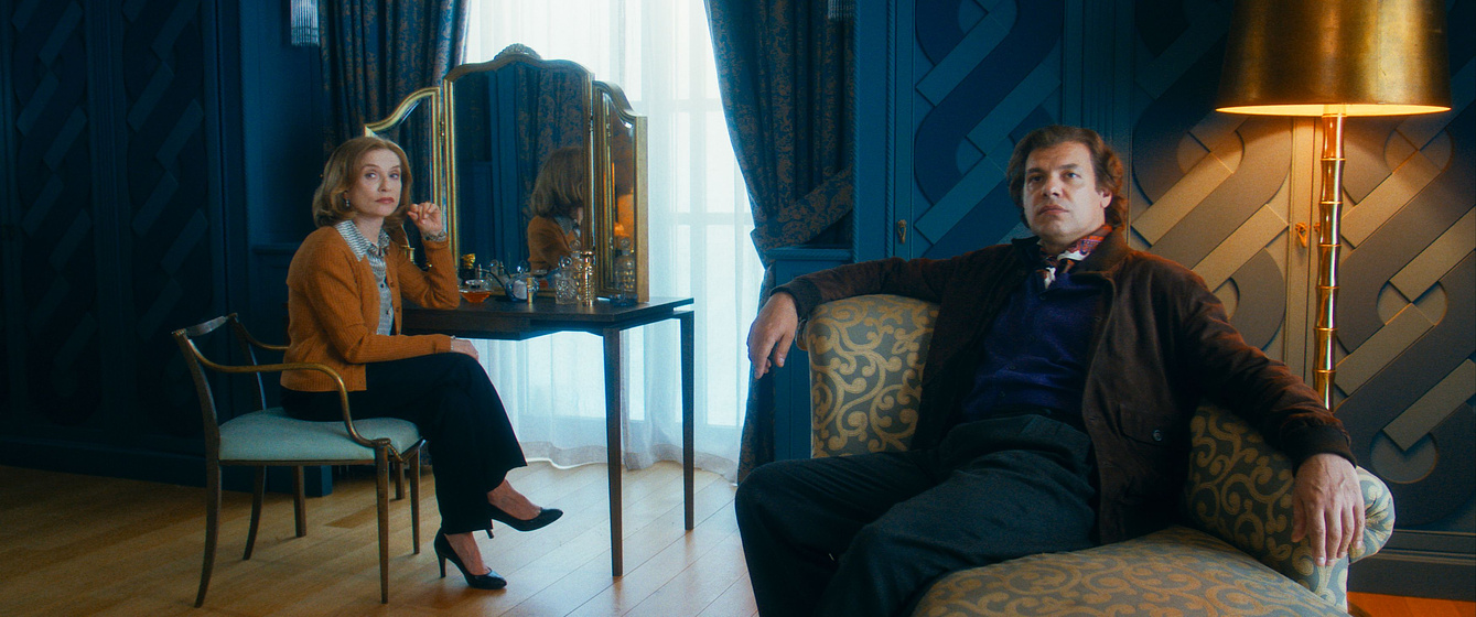 Isabelle Huppert y Laurent Lafitte en La Mujer más Rica del Mundo