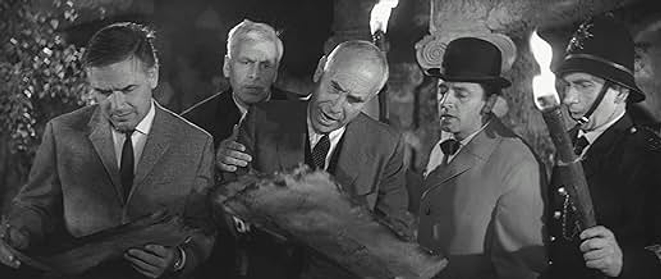 Joachim Fuchsberger, Charles Régnier, Eddi Arent y Friedrich Schoenfelder en El Abad Negro