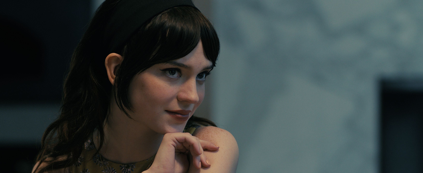 Sophie Thatcher en La Acompañante